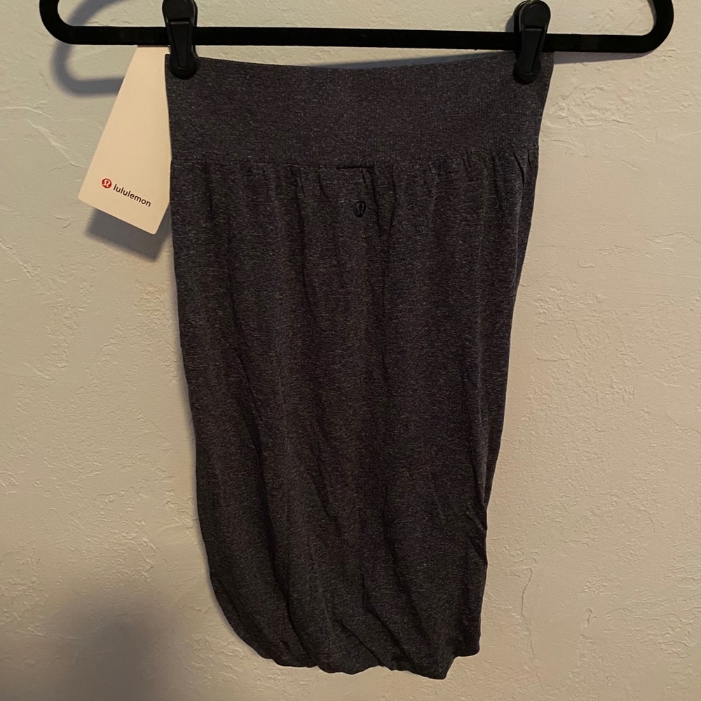 Lululemon Athletica grey comfy pencil skirt size 6